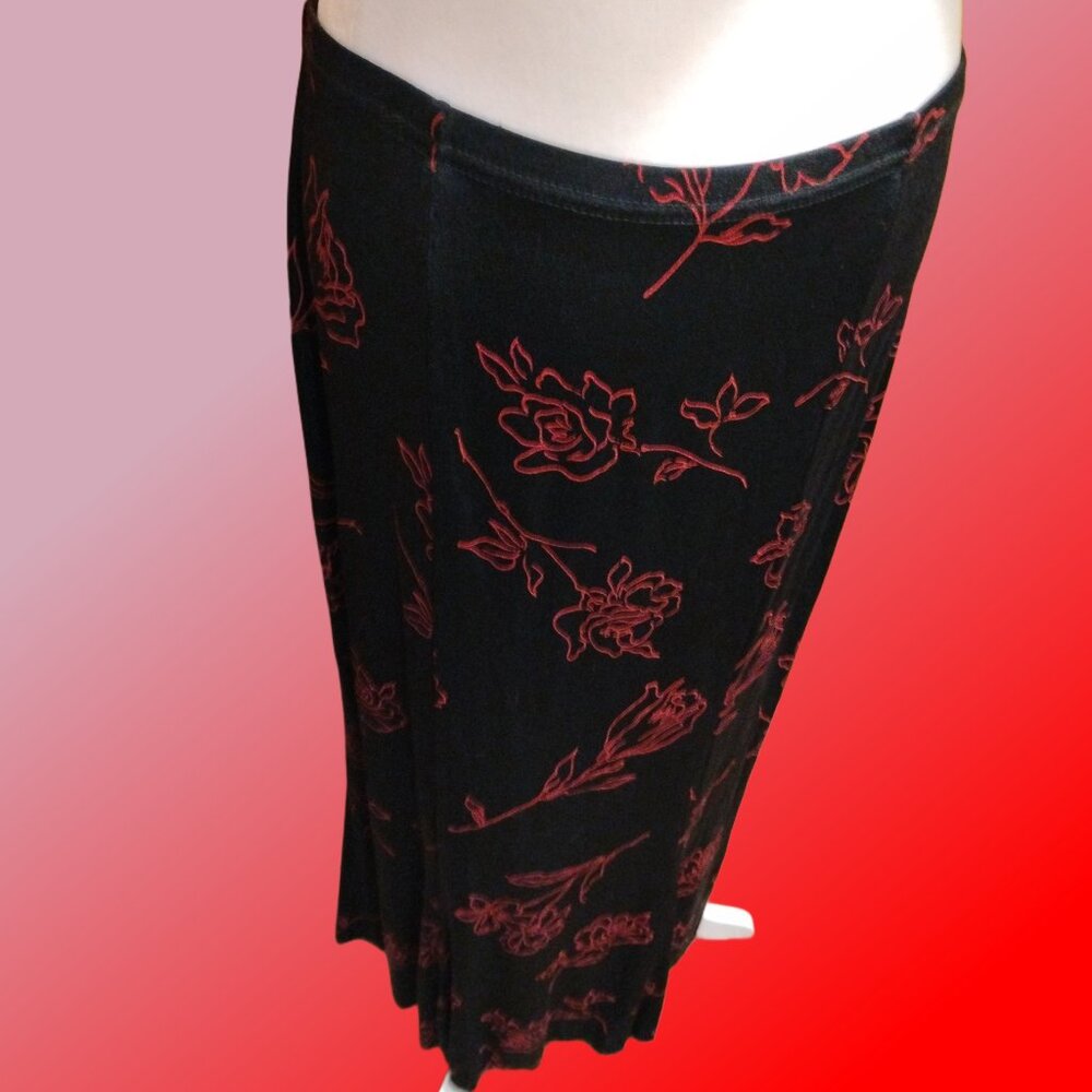 Women's Black Maxi Skirt Red Floral Pattern - Picture 2 of 7